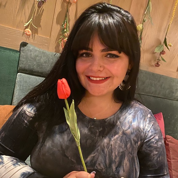 Meet your Posher, Krista - Picture 3 of 6